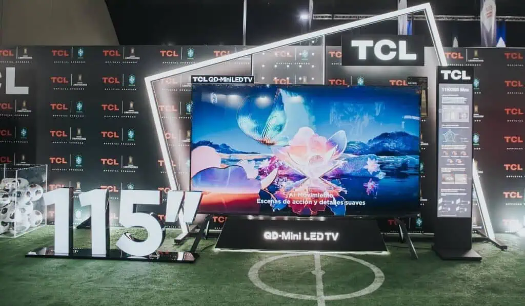 El televisor más grande del mundo llega a Colombia, este es su precio Televisor QLED MINI LED más grande del mundo