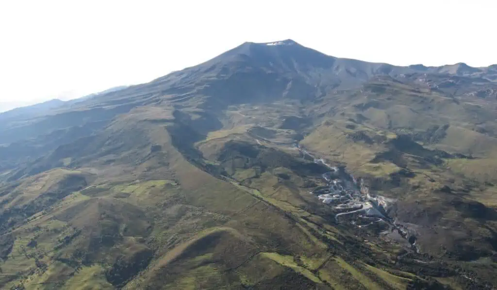 Alerta naranja en volcán Puracé, urge restricción de acceso al cráter volcán Puracé