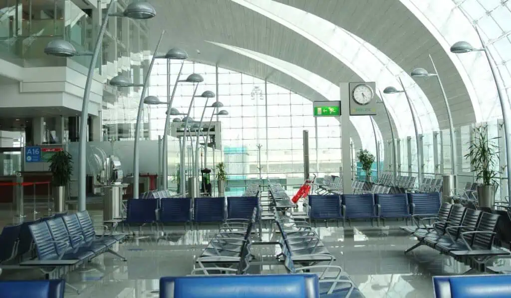Tráfico de pasajeros en aeropuertos de Dubái llegaría a 100 millones de personas en 2027 Aeropuerto de Dubái