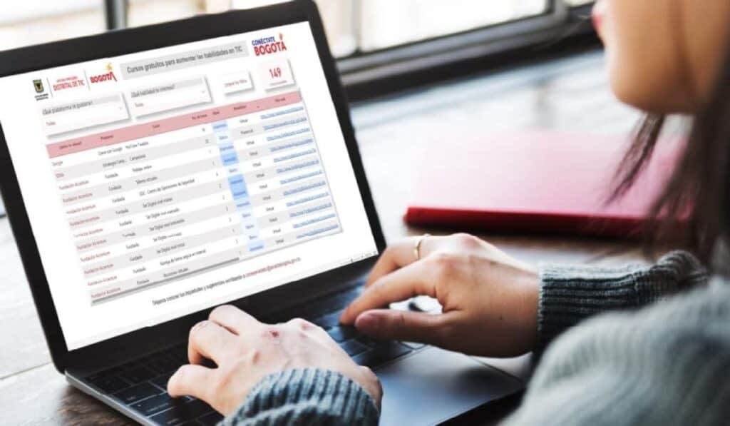 Cursos gratuitos de habilidades digitales en Bogotá.