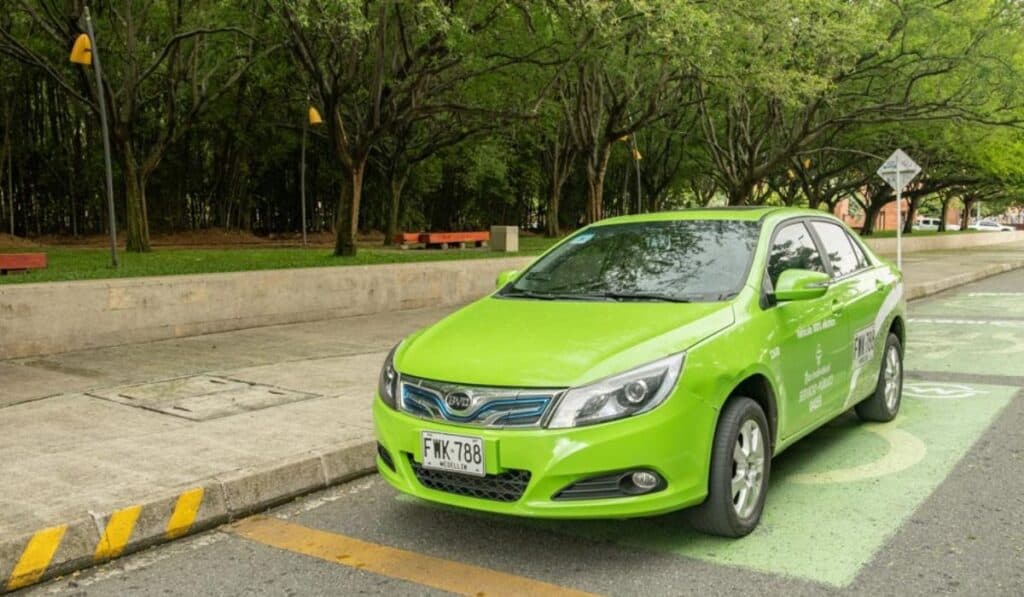 taxis eléctricos Colombia