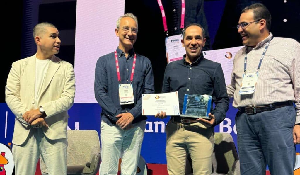 Valora Analitik gana primer lugar en premio de Asobancaria por trabajo en la categoría escrita