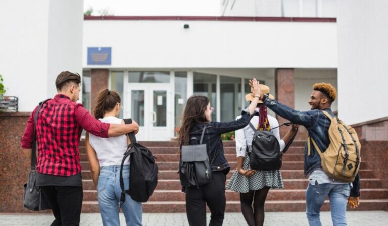 La Alcaldía de Bogotá abre 3.500 becas gratis