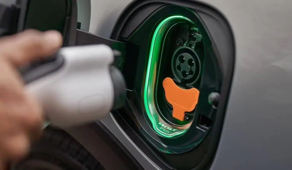 General Motors y las novedades de vehículos eléctricos en Colombia Cargador Bolt EUV y General Motors