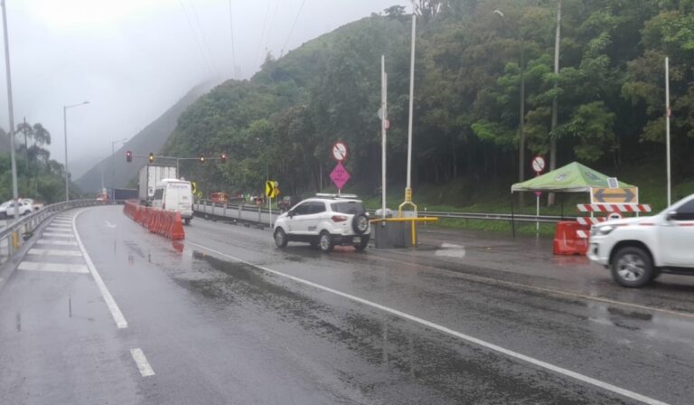Cierres en vía al Llano