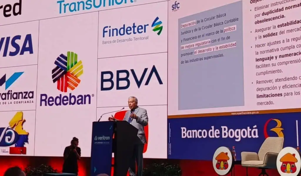 César Ferrari anuncia cambios relevantes en funciones de la Superintendencia Financiera de Colombia César Ferrari, superintendente financiero de Colombia