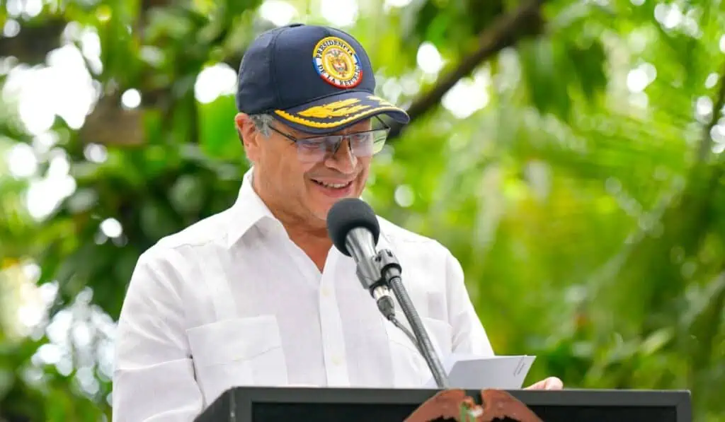 Gobierno Petro reveló cómo será la mesada 14 para las Fuerzas Militares en Colombia Presidente Gustavo Petro habla de jornada laboral en Colombia