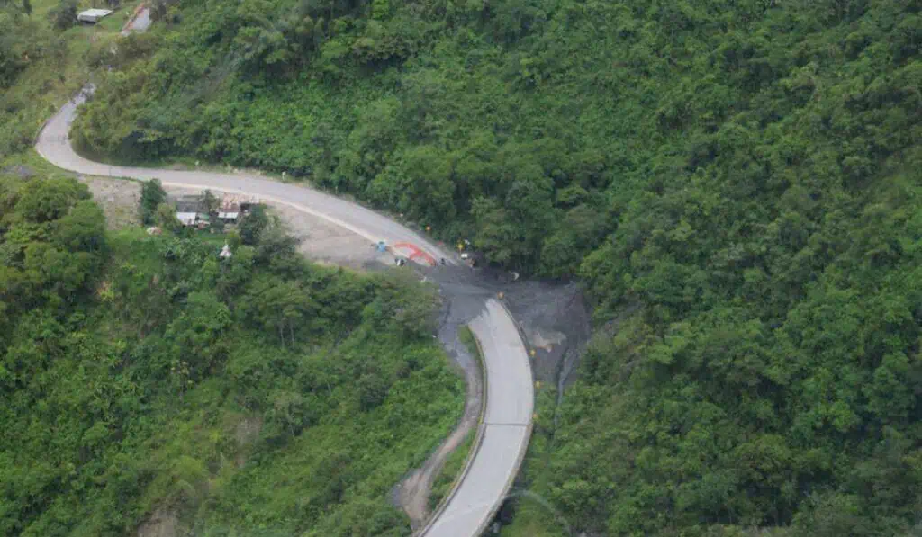 Fenómeno de La Niña comienza a afectar a megavías clave de Colombia Vías afectadas por lluvias Fenómeno de La Niña