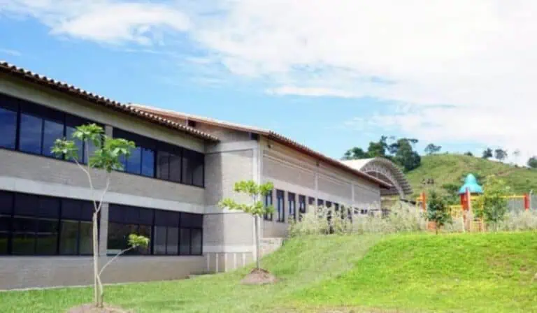 Colegio construido por Obras por impuestos