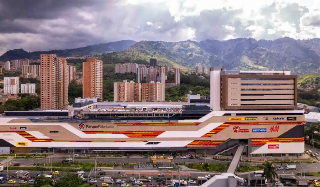 Parque Arauco anuncia nuevo dark store en Colombia: estos son los detalles Parque Arauco abre dark store en Parque Fabricato en Colombia