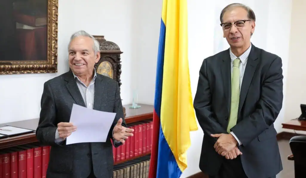 Nuevo director de la DIAN revela planes para la entidad; habla de recaudo, evasión y paraísos fiscales Posesión del nuevo director de la DIAN, Jairo Villabona