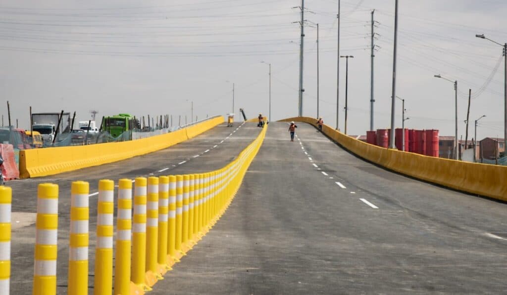 Puente de la Primera de Mayo con 68