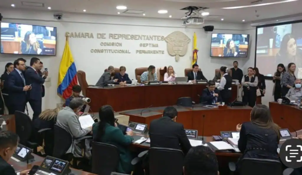 Cámara ya ha aprobado 25% de la reforma laboral en primer debate; levanta sesión Reforma laboral