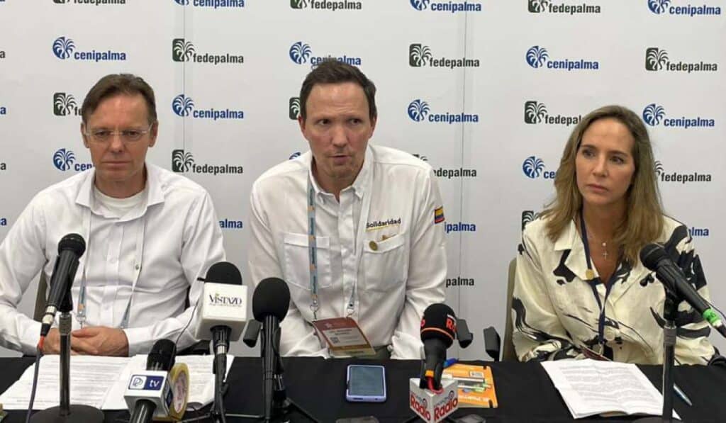 Marc Hauwert, Embajador Adjunto de Países Bajos, Joel Brouen, country manager de la fundación Solidaridad y la directora de IDH Colombia