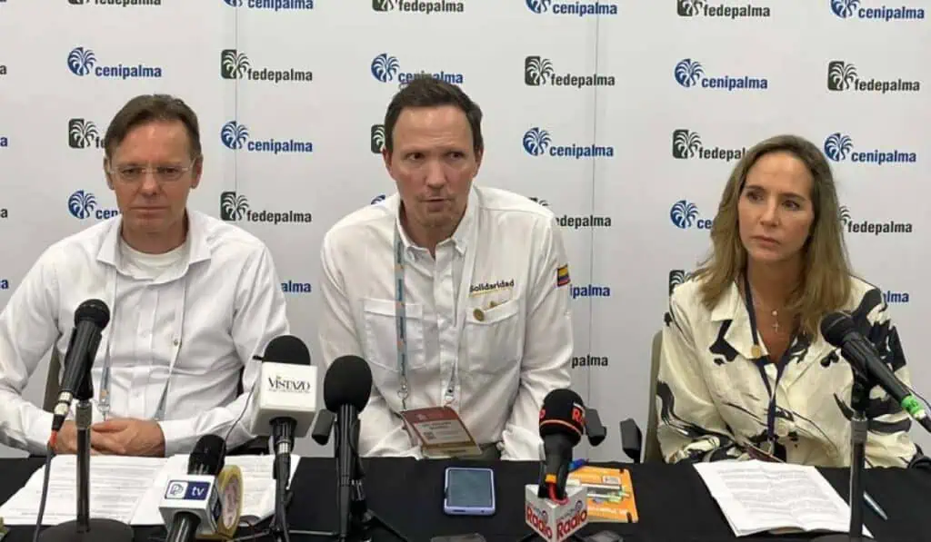 Con millonaria inversión, Países Bajos capacitará a palmicultores colombianos en sostenibilidad Marc Hauwert, Embajador Adjunto de Países Bajos, Joel Brouen, country manager de la fundación Solidaridad y la directora de IDH Colombia