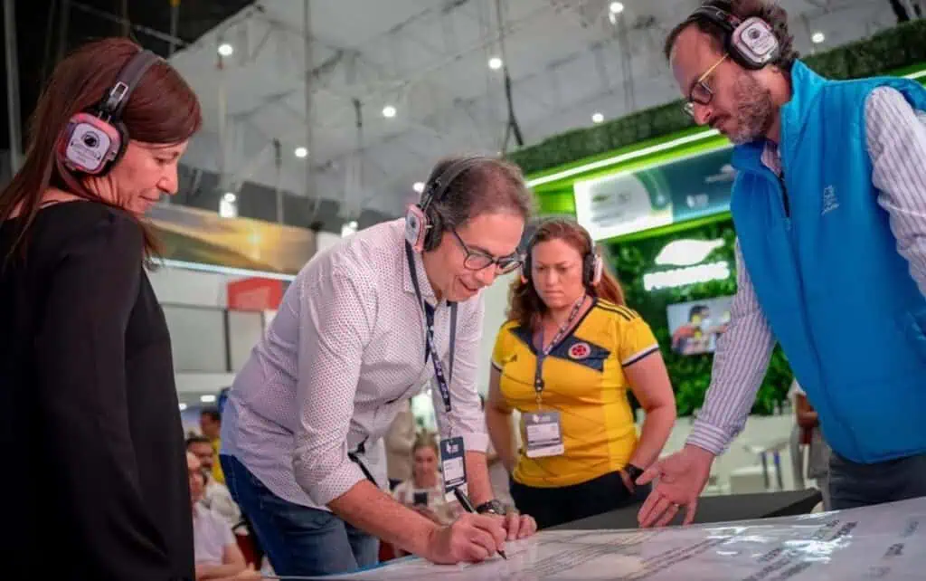 Acueducto de Bogotá, Vanti y Enel Colombia refrendan la alianza por la Legalidad de los Servicios Públicos Acueducto de Bogotá, Vanti y Enel Colombia refrendan la alianza por la Legalidad de los Servicios Públicos