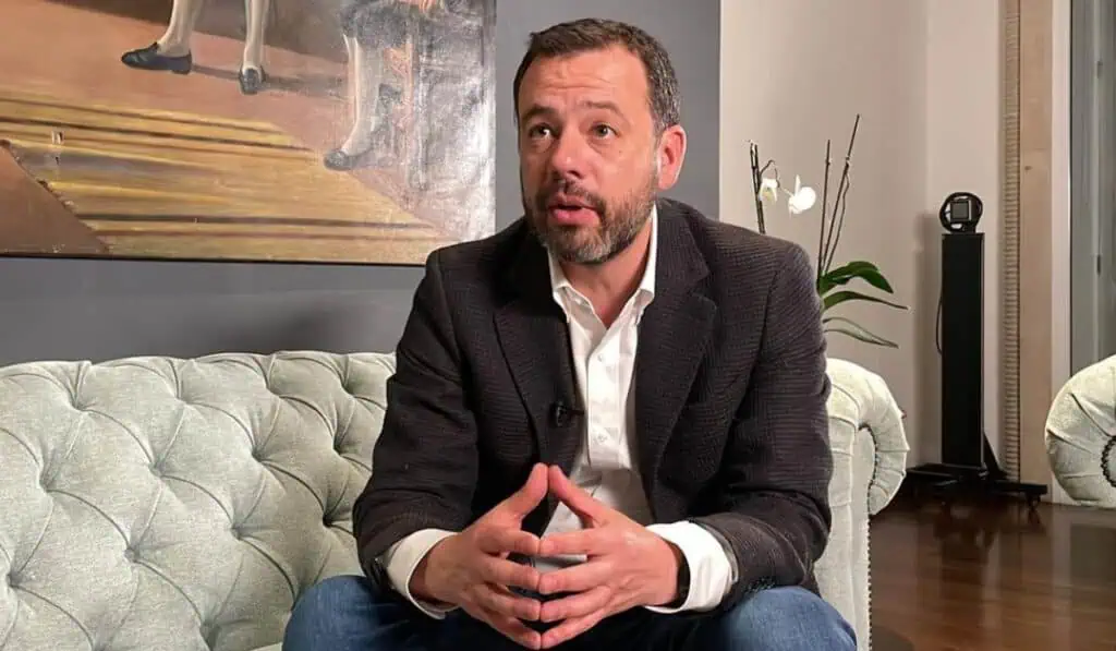 Entrevista | Galán confirma plan para acelerar obras del metro de Bogotá; habla de pico y placa y racionamiento de agua Carlos Fernando Galán, alcalde de Bogotá, en entrevista con Valora Analitik