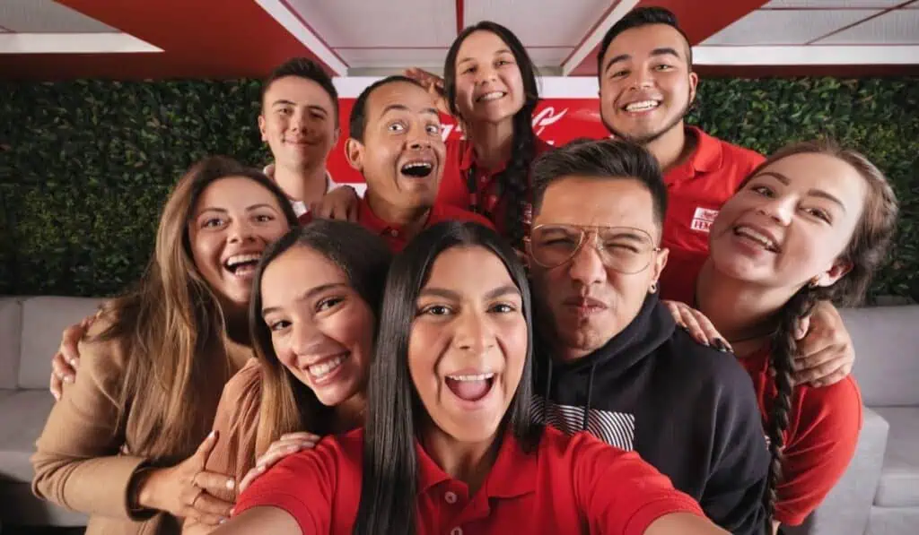 El impacto de Coca-Cola FEMSA en Colombia y su más reciente inversión: CEDI Bogotá Occidente Trabajadores Coca-Cola FEMSA Colombia