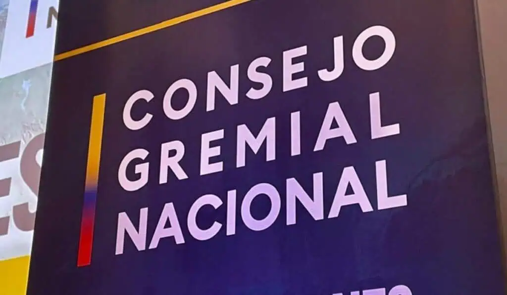 Ministro de Hacienda negó alza del precio del ACPM en agosto; siguen negociaciones Consejo Gremial Nacional