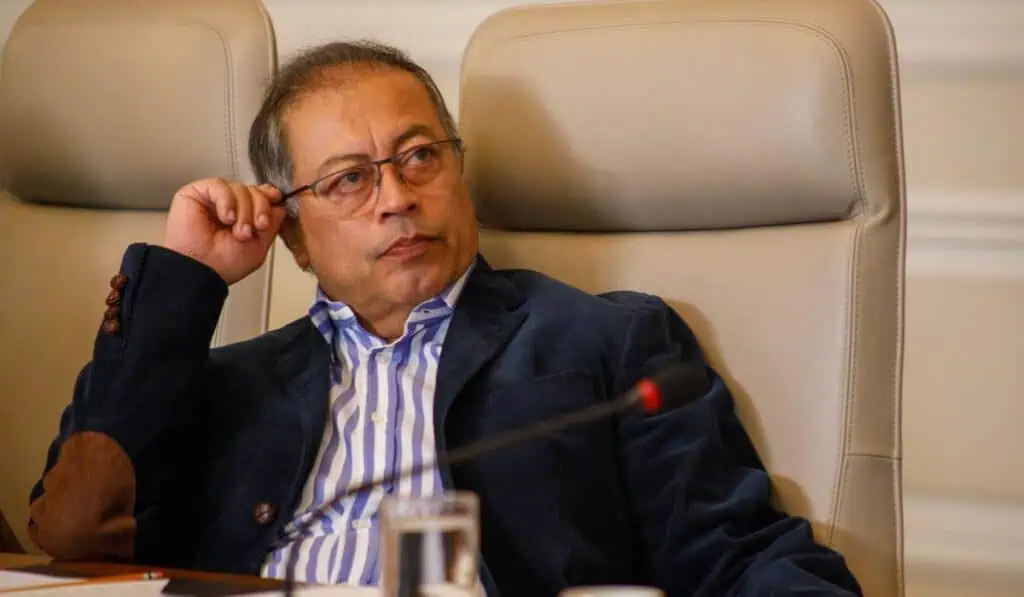 Presidente Petro propone decretar situación de desastre por falta de agua en Bogotá Gustavo Petro . insiste en emitir dinero del Banco de la República de Colombia