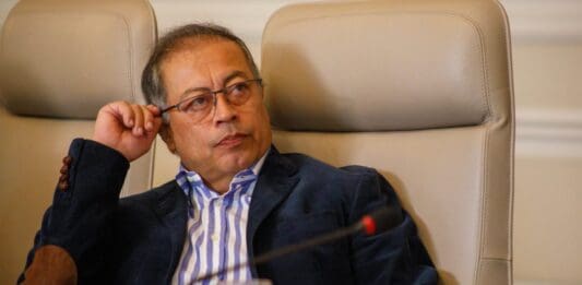Gustavo Petro . insiste en emitir dinero del Banco de la República de Colombia