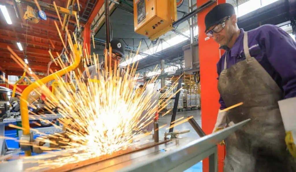 Empresas deberán cumplir este requisito para pagar las horas extra en Colombia reforma laboral