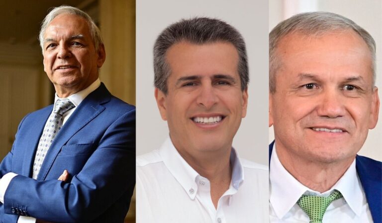 Izq. ministro de Hacienda Ricardo Bonilla; exministro del Interior Luis Fernando Velasco y Carlos Ramón González.
