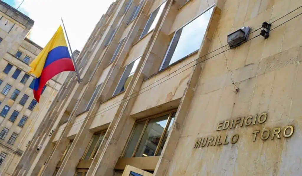 Exclusiva | Investigaciones del MinTIC contra medios en Colombia se dispararon en 2024: así está la industria Edifico Murillo Toro, sede del Ministerio de las TIC (MinTIC)