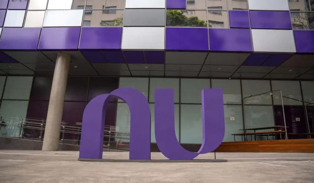 Estudio Data Nubank: 43 % de personas que tuvieron primera tarjeta de crédito con la entidad han ahorrado dinero Sede de Nu