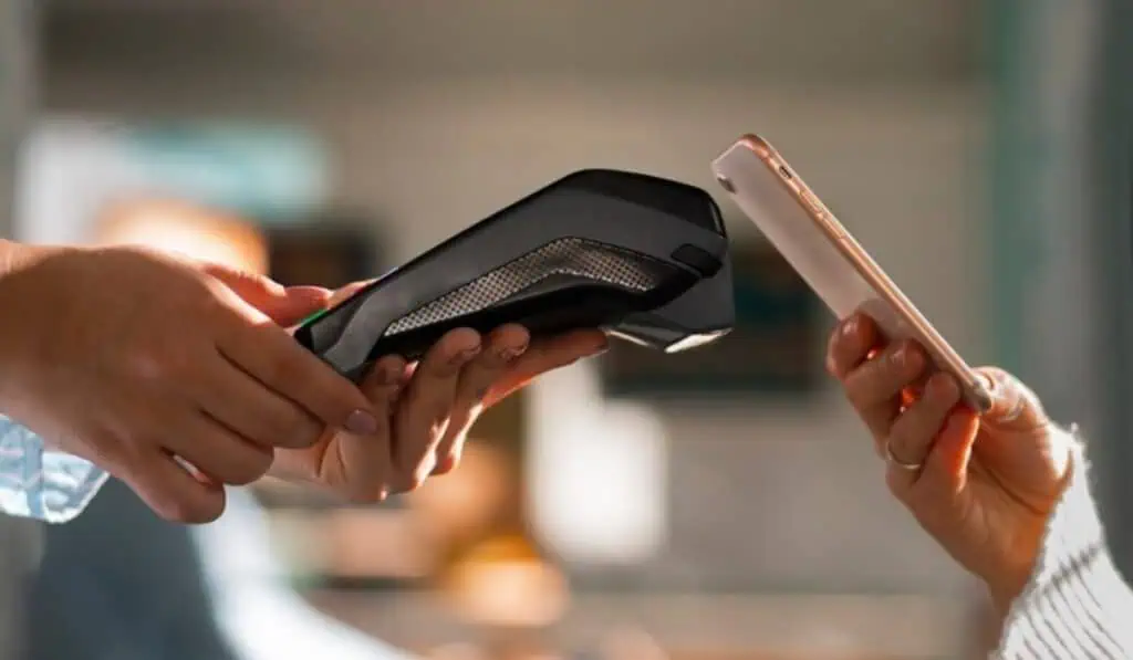 El 30 % de comercios en Colombia tendría sistemas de pagos digitales en 2028: esto dice el estudio de BPC Pagos digitales