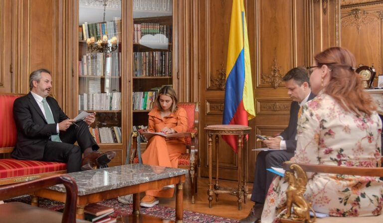 Reunión entre el Gobierno Petro, directivos de Renault y EDF. Presidencia