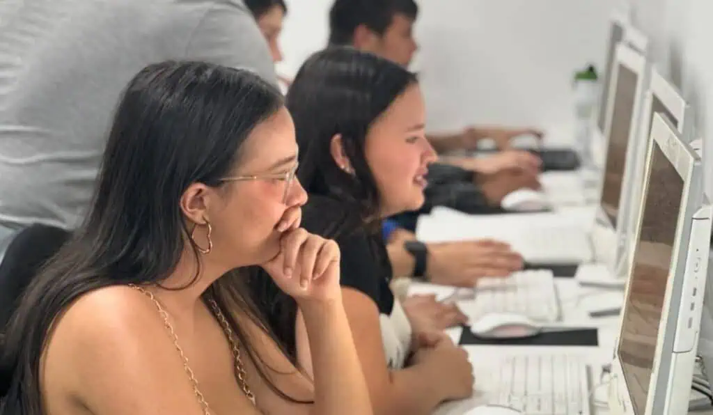 Empresas de Antioquia están buscando 300 personas para trabajar: estos son los requisitos Contrato de aprendizaje
