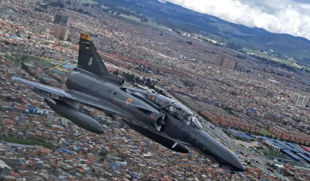 Conozca el horario en el que no podrá haber vuelos en Bogotá por el desfile aéreo del 20 de julio Por el desfile del 20 de julio, habrá cierre del espacio aéreo en Bogotá