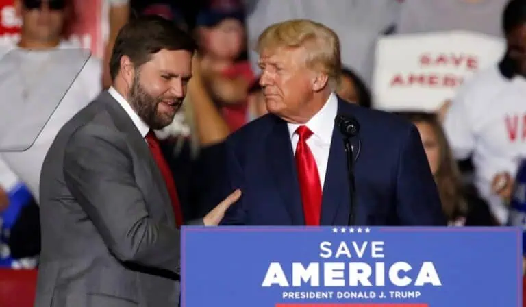 El vivepresidente JD Vance junto a Trump. Imagen: The Hill.