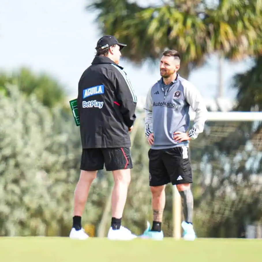 Este es el perfil de Néstor Lorenzo, director técnico de la Selección Colombia Néstor Lorenzo en conversación con Lionel Messi.