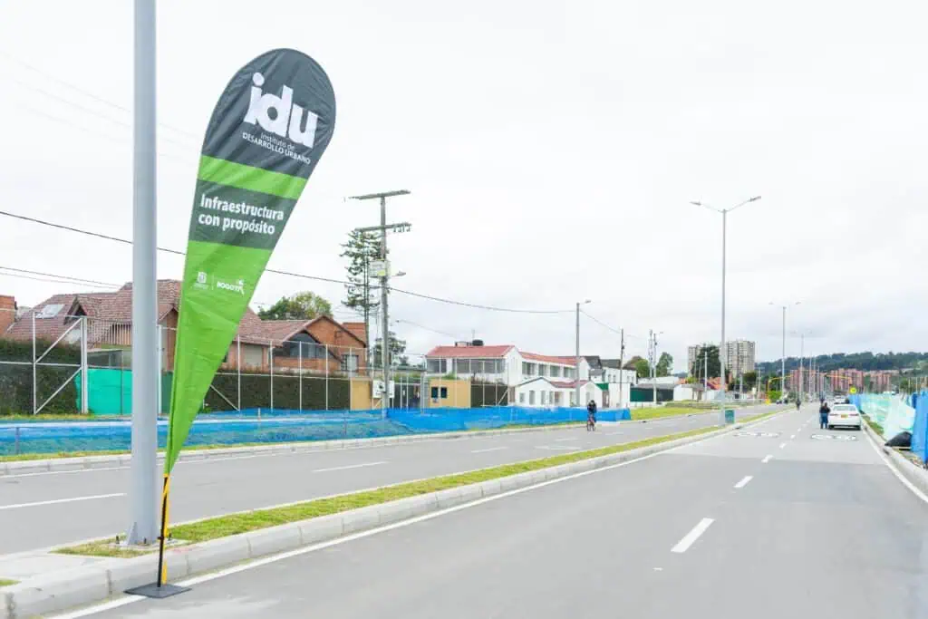 Entregan nuevo tramo de la Avenida Boyacá, en Bogotá, luego de tres años de retrasos Tramo de la Avenida Boyacá entre la 170 hasta la 183.