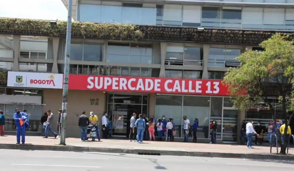 En el SuperCADE de la Calle 13, de Bogotá, hay nuevas modalidades de atención SuperCADE Calle 13, en Bogotá.