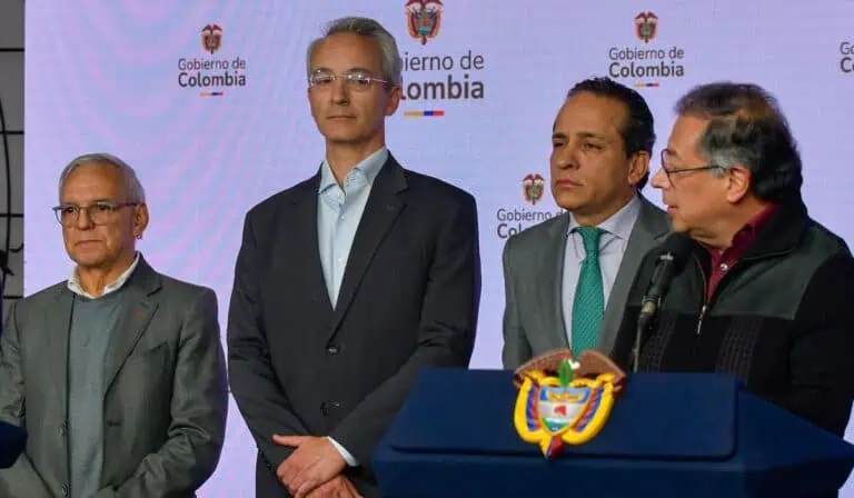 Acuerdo entre el sector financiero y el Gobierno. Foto: Asobancaria.