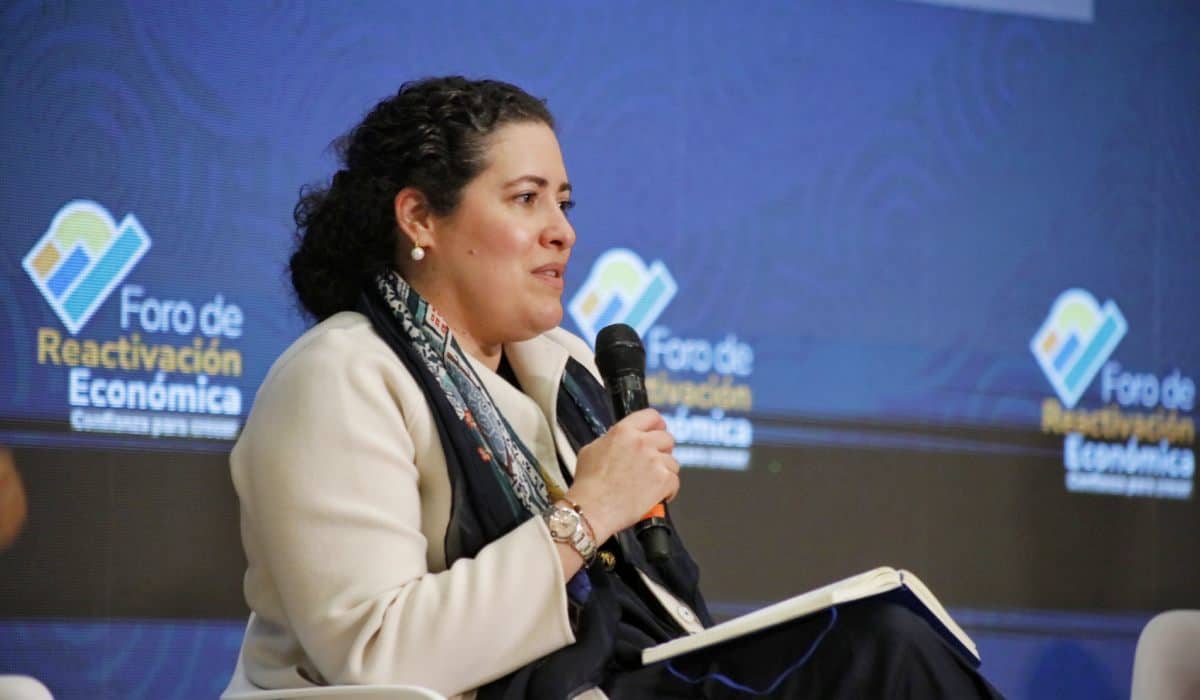 Home - Valora Analitik Ana Milena López, presidenta de Corficolombiana, en un foro de reactivación