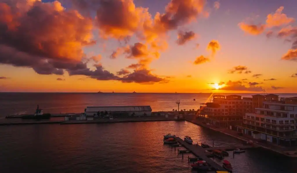 El Efecto Aruba: ¿por qué los colombianos prefieren esta isla como su favorita en el Caribe? Atardecer en Aruba