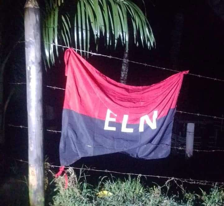 Bandera del ELN en Puerto Valdivia