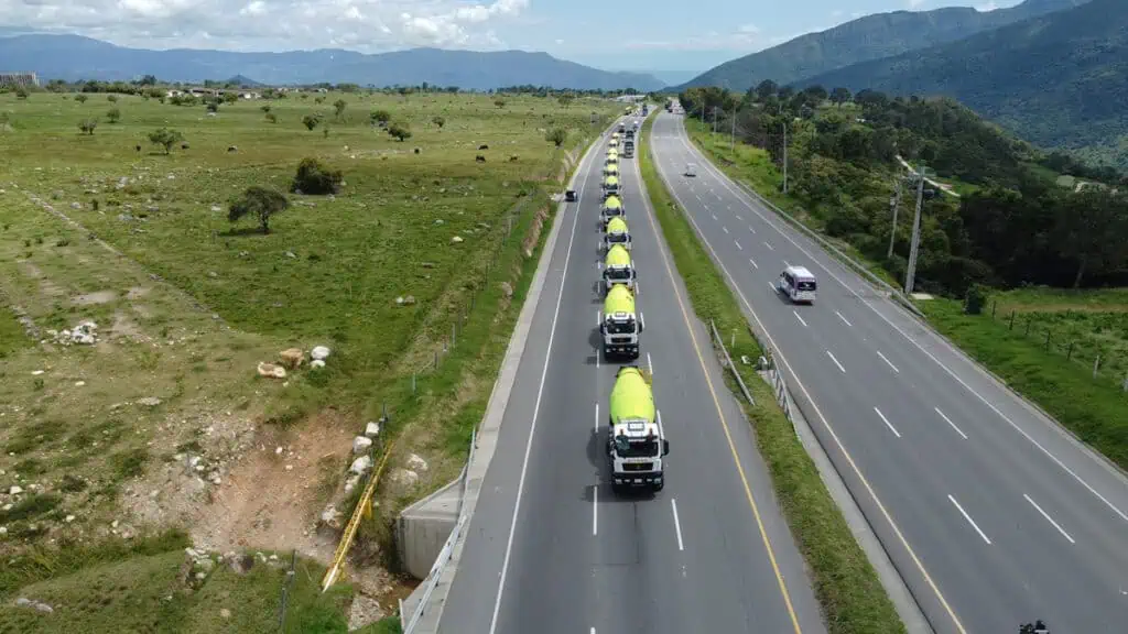 Cementos Argos confirma inversión de US$45 millones para fortalecer operaciones en Colombia Nuevos camiones de Cementos Argos.