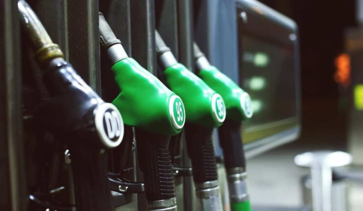 Estas son las razones por las cuales el Gobierno bajará el precio de la gasolina en Colombia