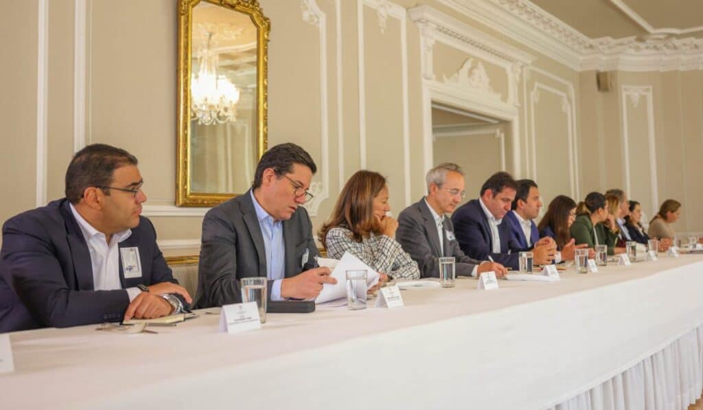 Encuentro para definir futuro de las inversiones forzosas en Colombia