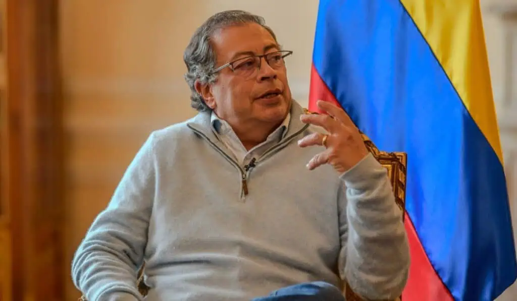 Petro sobre las reformas en el Congreso: Se van a presentar hasta que se aprueben El presidente Gustavo Petro en entrevista con Le Monde