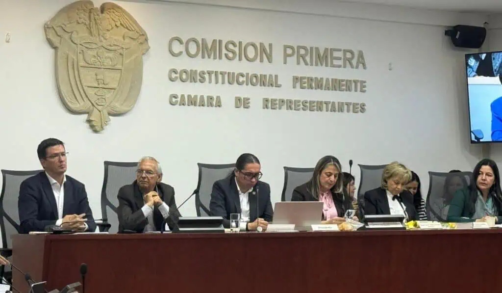 Ministro de Hacienda sobre tomar dinero de colombianos en bancos: “No es ninguna expropiación” MinHacienda, Ricardo Bonilla, habló de las inversiones forzosas en Colombia. Foto: Valora Analitik.