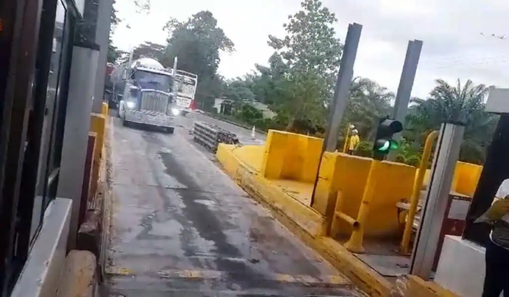 Dañan peaje en importante tramo de la Troncal Magdalena (Ruta del Sol); concesión pide diálogos Peaje en importante tramo de la Ruta del Sol