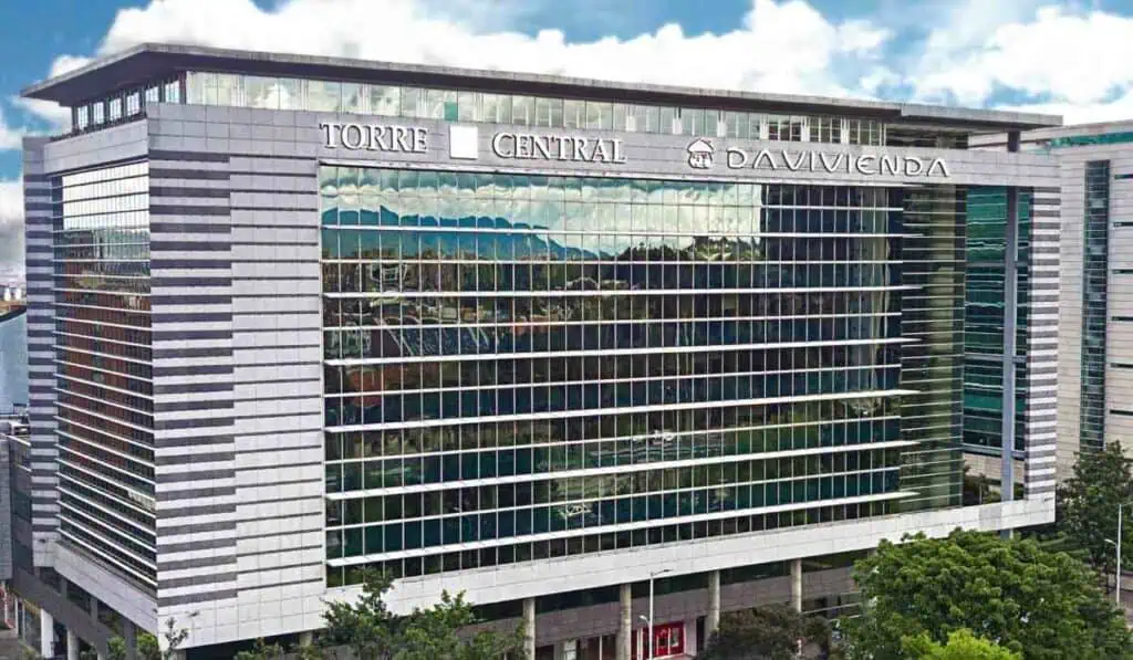 Davivienda lidera la financiación de vivienda sostenible en Colombia: estos son sus datos de impacto Torre Central Davivienda en Bogotá