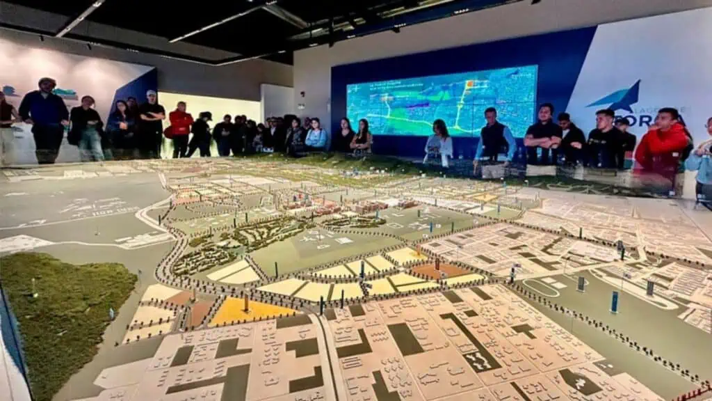 Este es Roberto Moreno, presidente de Amarilo, la constructora más grande de Colombia Maqueta del proyecto Lagos de Torca, en Bogotá.