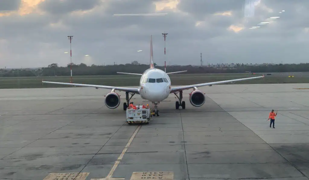 IATA dice que usuarios pueden retomar sus planes de viaje en Colombia tras crisis de combustibles transporte aéreo